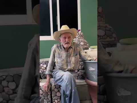 A sus 88 años sigue chambeando.