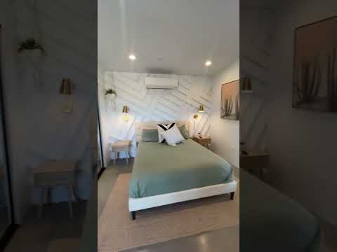 10 second tour of our Airbnb 🏡🙌🏿