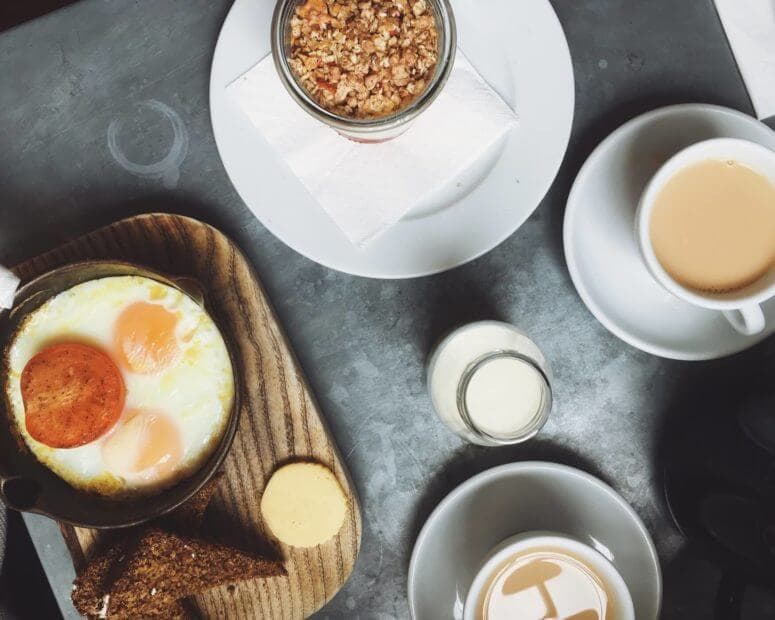 Airbnb Breakfast: What Hosts Should Know About Serving Food
