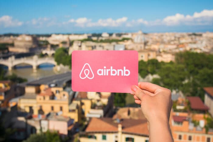 Airbnb Business Card Hacks: Design Ideas + What to Include